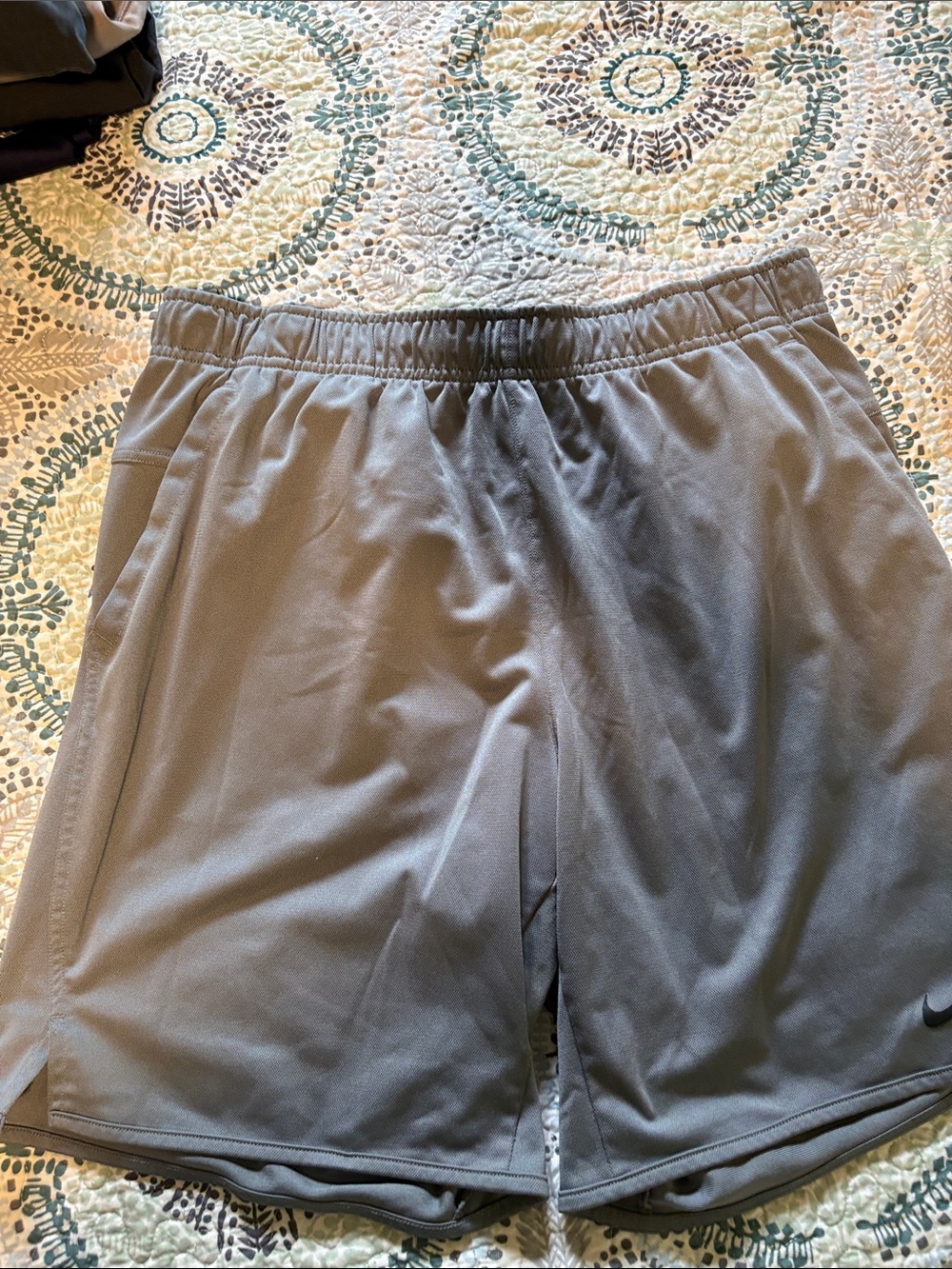 Nike Men's Athletic Shorts - Gray size Large